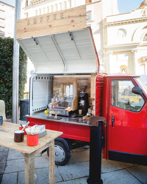 istock Mini food truck cafeteria 901594256