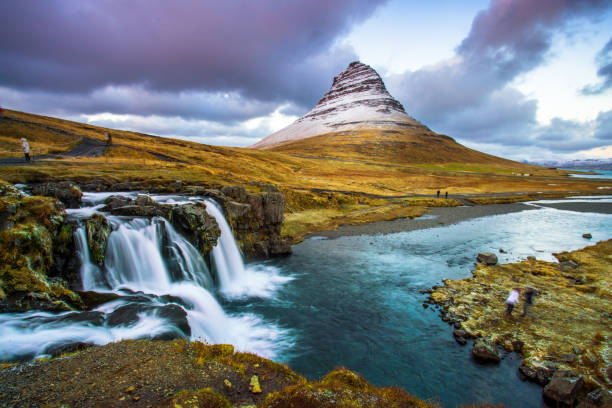 istock Kirkjufellsfoss and Kirkjufell 901602666