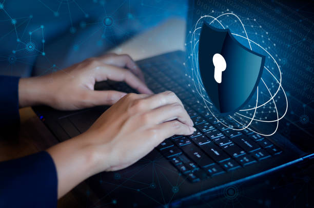 キーボード コンピューター シールド サイバー キー ロック セキュリティ システムの抽象的な技術世界デジタル リンク サイバー セキュリティにこんにちはハイテク暗い青色の背景は、イン - 保護 ストックフォトと画像