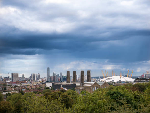 istock Dramatic clouds over the city. London. 901609296