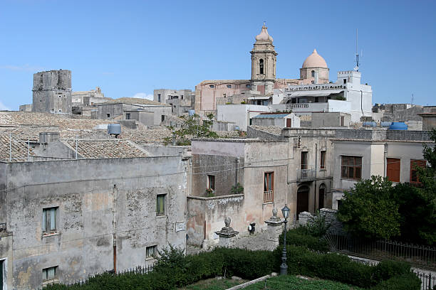 sicilian miasto - trapani sicily erice sky zdjęcia i obrazy z banku zdjęć