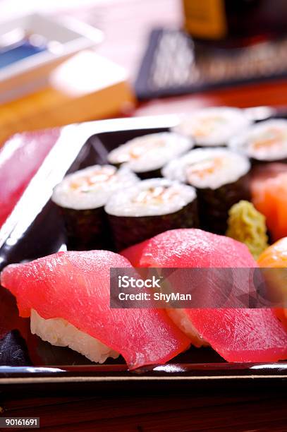 Sushi - Fotografias de stock e mais imagens de Arroz - Alimento Básico - Arroz - Alimento Básico, Comida, Comida japonesa