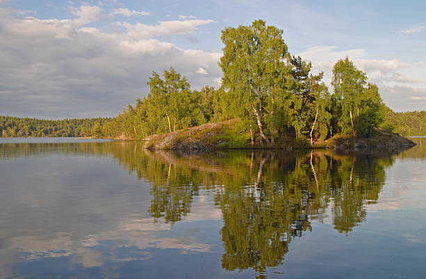 peacefull jezioro w lecie - peacefull zdjęcia i obrazy z banku zdjęć