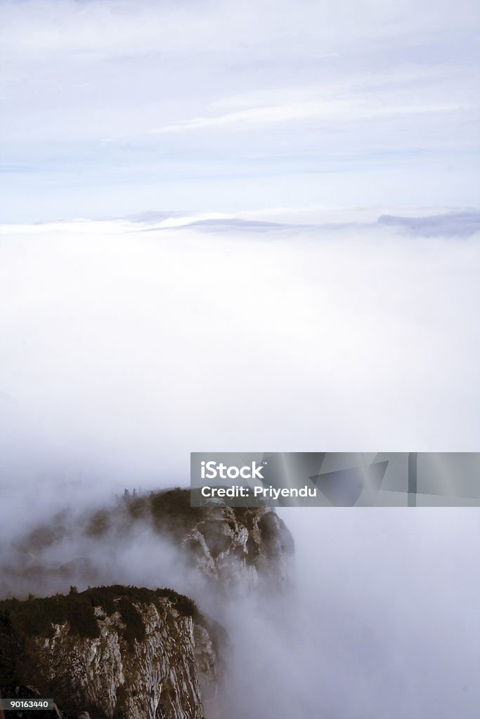 Nuvens em mountan - Foto de stock de Alga royalty-free