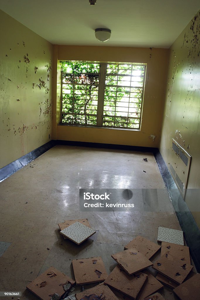 Abbandonato camera in un eccezionale asilo - Foto stock royalty-free di Muro