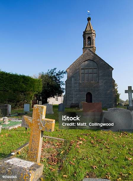 Kirche Und Friedhof Stockfoto und mehr Bilder von Architektur - Architektur, Beten, Christentum