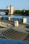 chicago-riverfront.jpg?b=1&s=170x170&k=20&c=5_ffsEY_hBxpZ7VOQsm7paa_dnrLKPxzOKxHb1e3INY=