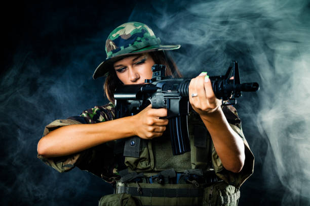 istock Female soldier aiming a rifle 901647004
