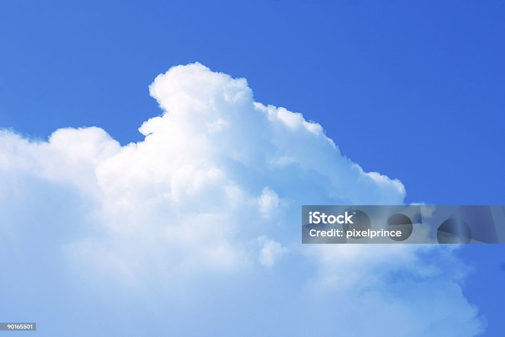 Puszyste, niebieskie niebo - Zbiór zdjęć royalty-free (Altostratus)