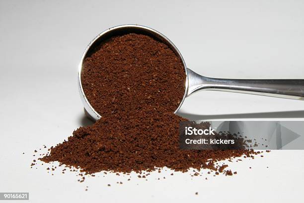 Łyżka Z Kawa W Proszku - zdjęcia stockowe i więcej obrazów Kawa - napój - Kawa - napój, Pył, Rozlewać się