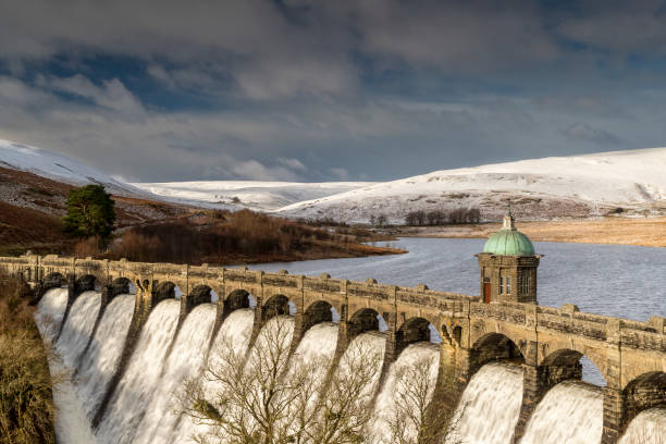 istock Elan Valley dam in snow 901657808