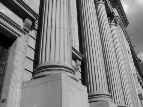 Columnas en el Palacio de Justicia photo