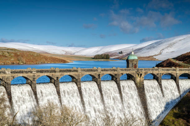 istock Elan Valley dam in snow 901661802