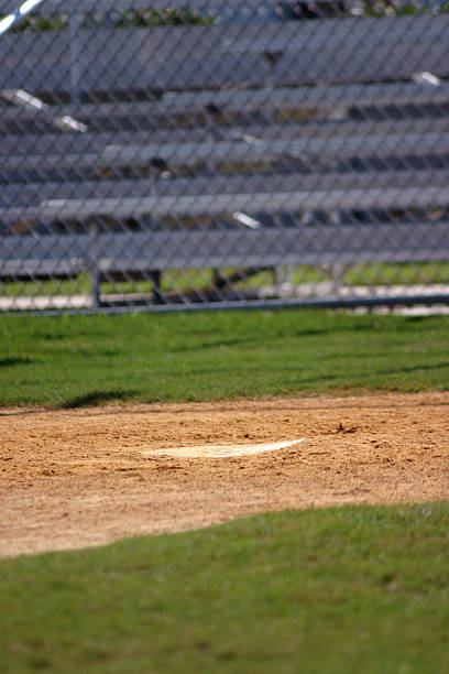 campo de basebol - baseball pitcher small sports league imagens e fotografias de stock