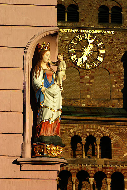 istock Madonna & Child, Trier 90166510