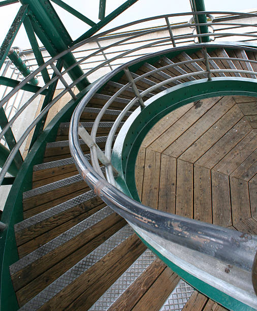 escalier en colimaçon - staircase curve spiral staircase chrome photos et images de collection
