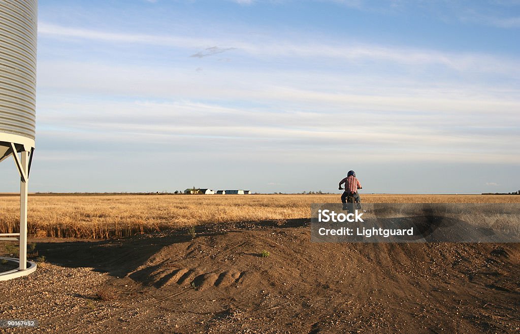 Prairie Biker garçon - Photo de Saskatchewan libre de droits