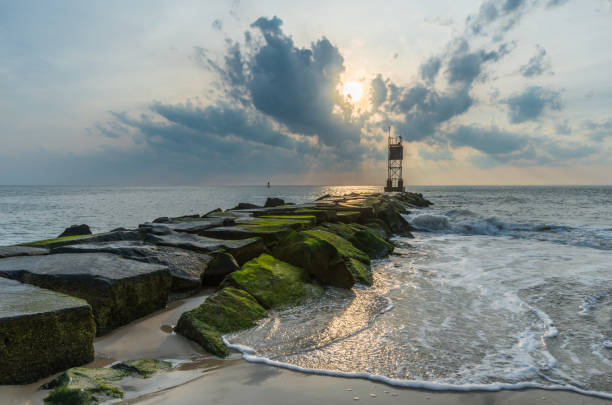 lever du soleil sur la plage - delaware photos et images de collection