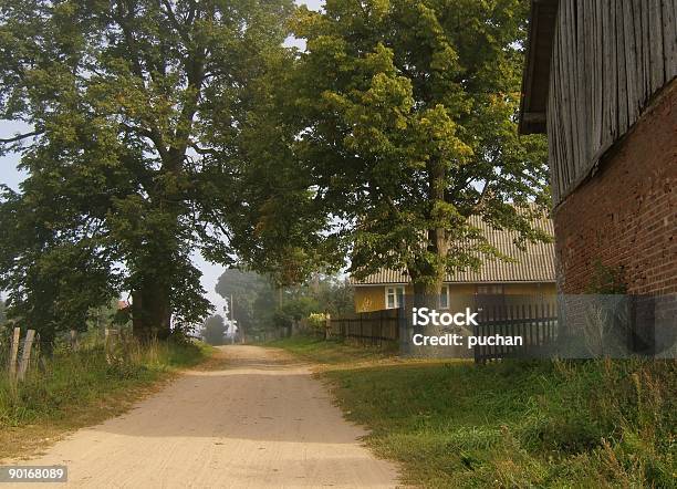 Ländliche Road Stockfoto und mehr Bilder von Agrarbetrieb - Agrarbetrieb, Alt, Dorf