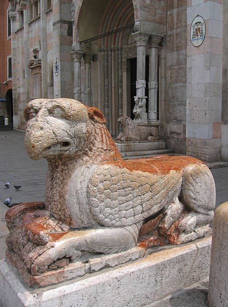 istock Bird-dog Sphinx in Ferrara, Italy 90168437