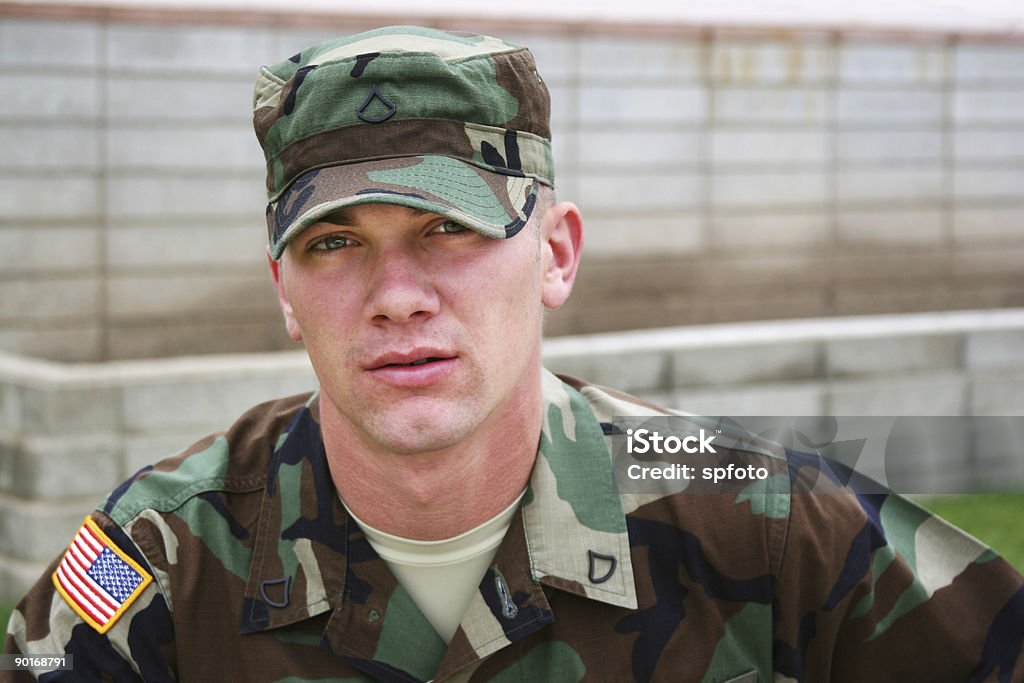 Серьезные Army человек - Стоковые фото 18-19 лет роялти-фри