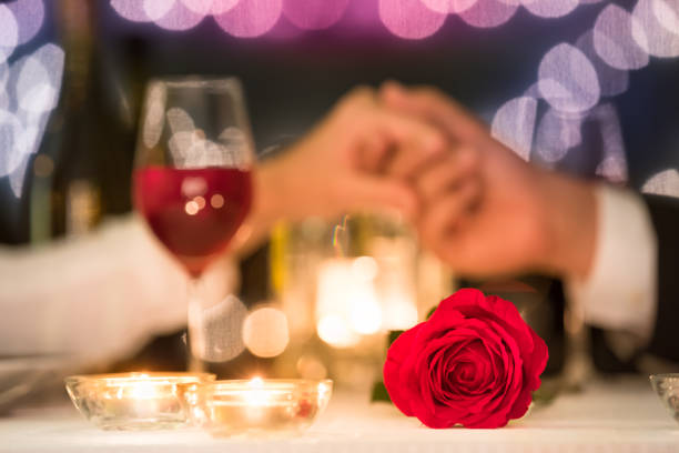 романтический ужин при свечах - food and drink holidays and celebrations people valentines day стоковые фото и изображения