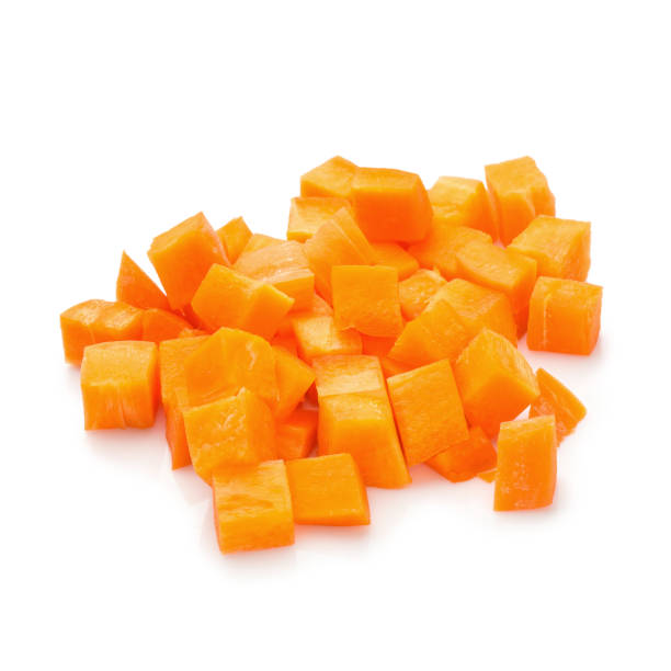 istock Chopped carrot slices isolated on a white background 901722162