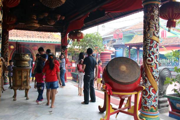 Situation around Boen Tek Bio temple, the oldest Chinese temple in Tangerang Situation around Boen Tek Bio temple, the oldest Chinese temple in Tangerang. Located within Chinese "Benteng" area. Another example of Peranakan Culture. Pic was taken in January 2018. tangerang photos stock pictures, royalty-free photos & images