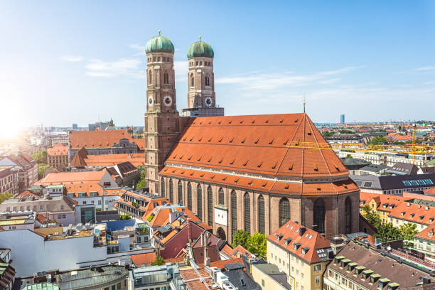 istock Frauenkirche in Munich with sun 901807130