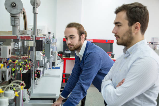 istock Students working in laboratory of renewable energy. 901813418