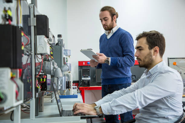 istock Students working in laboratory of renewable energy. 901813454