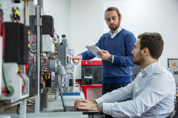istock Students working in laboratory of renewable energy. 901813458