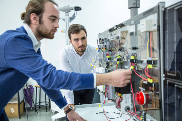 istock Students working in laboratory of renewable energy. 901813470