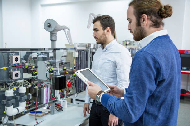 istock Students working in laboratory of renewable energy. 901813516