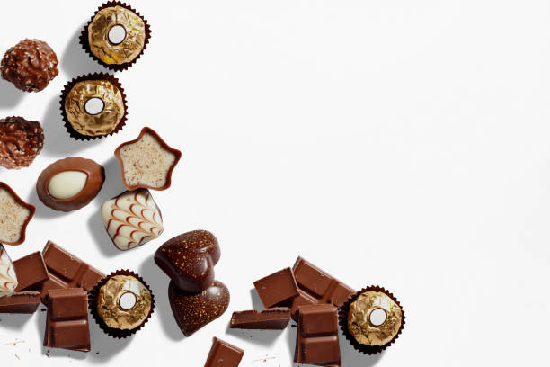 sfondo con cioccolatini - pralina di cioccolato foto e immagini stock
