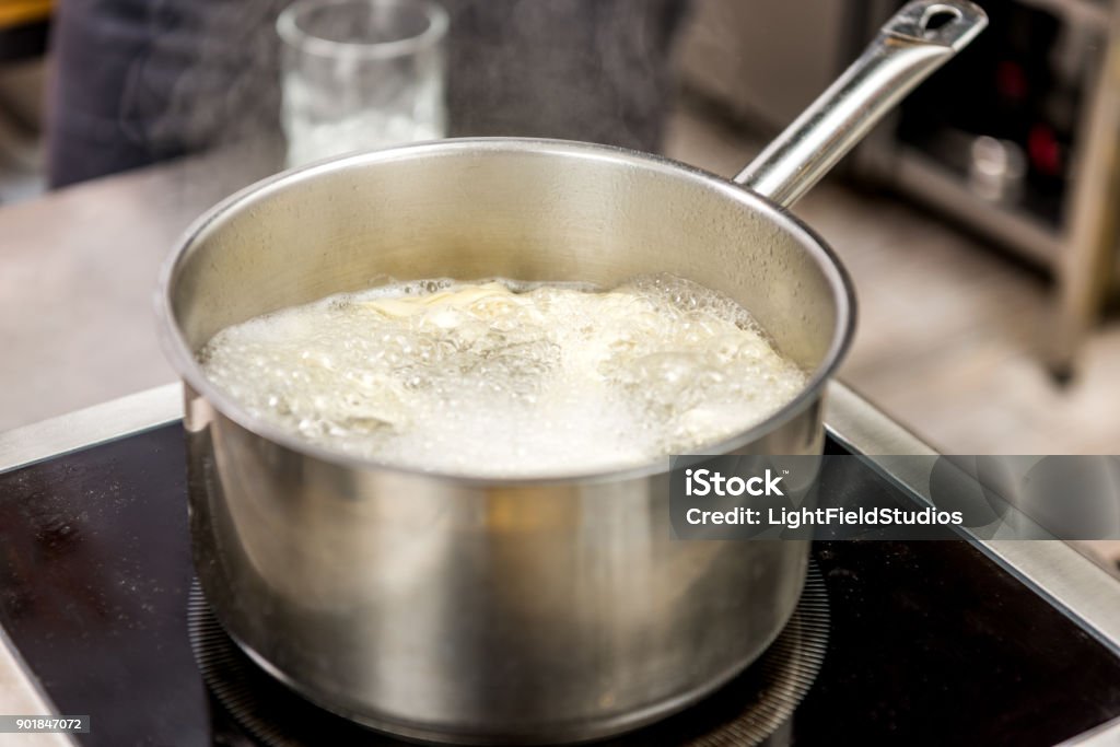 Pasta In Boiling Water In Pot On Electric Stove Stock Photo - Download  Image Now - Backgrounds, Boiling, Cooked - iStock