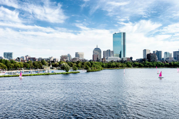 horizonte de boston da ponte longfellow - boston skyline day back bay - fotografias e filmes do acervo