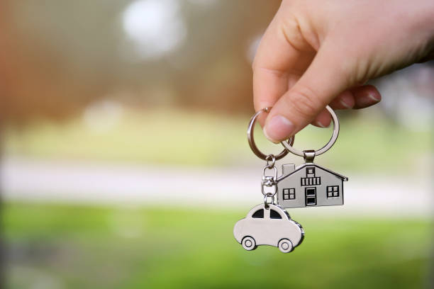 istock Giving house and car keys 901887672