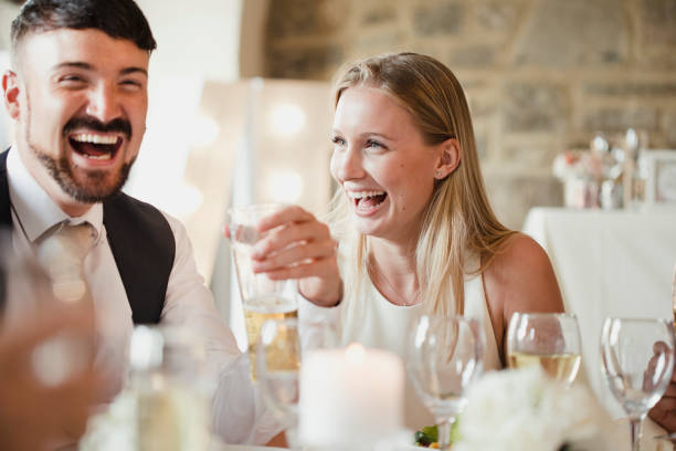 invitados en la cena - invitado de boda fotografías e imágenes de stock