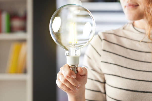 istock Woman holding a good idea 901913324