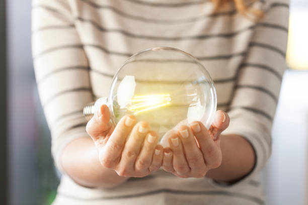 istock Woman holding a good idea 901913328