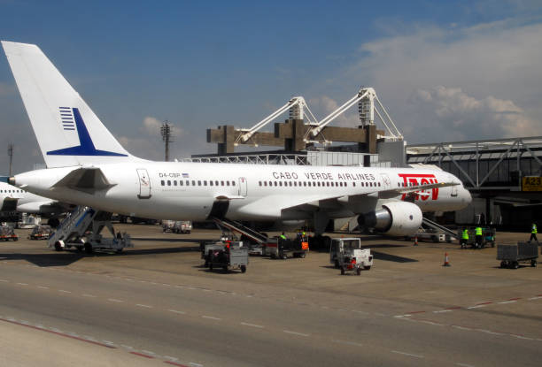 TACV Cape Verde Airlines Boeing 757-200 aircraft - Lisbon Airport, Portugal Lisbon, Portugal: TACV Boeing757-200 airliner being serviced at Lisbon Airport (Humberto Delgado airport), terminal - Transportes Aéreos de Cabo Verde S.A. is the national flag carrier of Cape Verde, its hub is Airport boeing 757 stock pictures, royalty-free photos & images