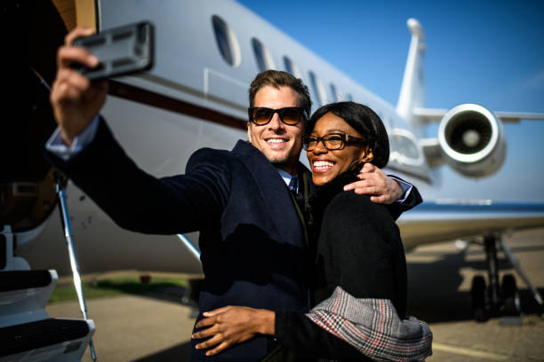 istock Couple at the airport 901921400