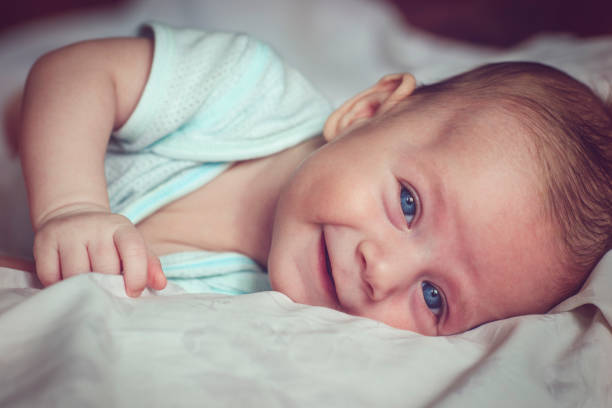 bebé de 3 meses - simplicity purity joy new life fotografías e imágenes de stock