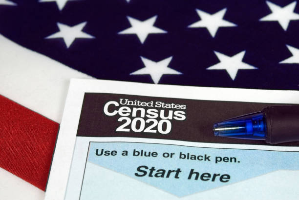 United States 2020 census form census document form and ball point ink pen on American flag for 2020 2020 stock pictures, royalty-free photos & images