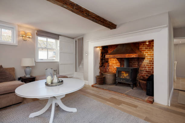 istock Beautiful cottage living room with fireplace 901952998
