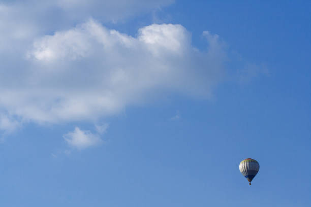 istock Colorful hot air balloon 901976882