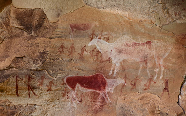 arte rupestre de los bosquimanos sudafricanos - cave painting rock africa bushmen fotografías e imágenes de stock