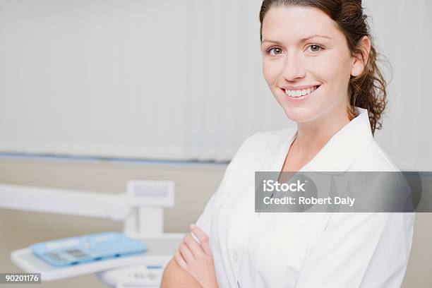 歯科衛生士内の歯科医たちの検査 - 笑顔のストックフォトや画像を多数ご用意 - 笑顔, 歯科衛生士, ヘッドショット