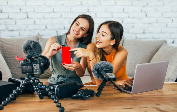 istock Vloggers reviewing a smart phone 902021836